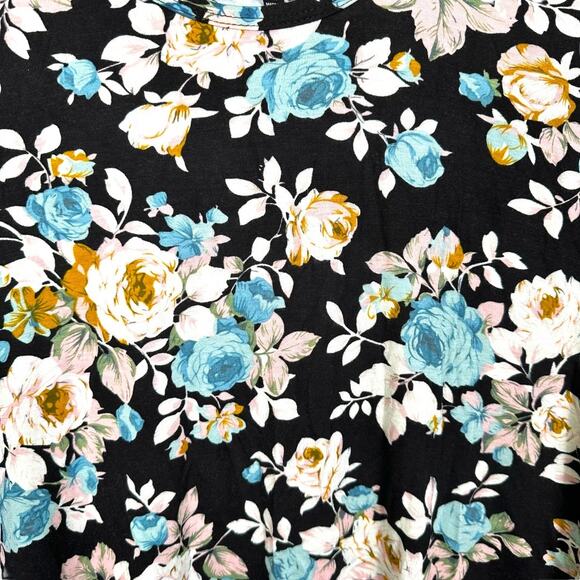 Alison Andrews Black With Multicolor Floral Design Top Size 2X - Picture 3 of 4